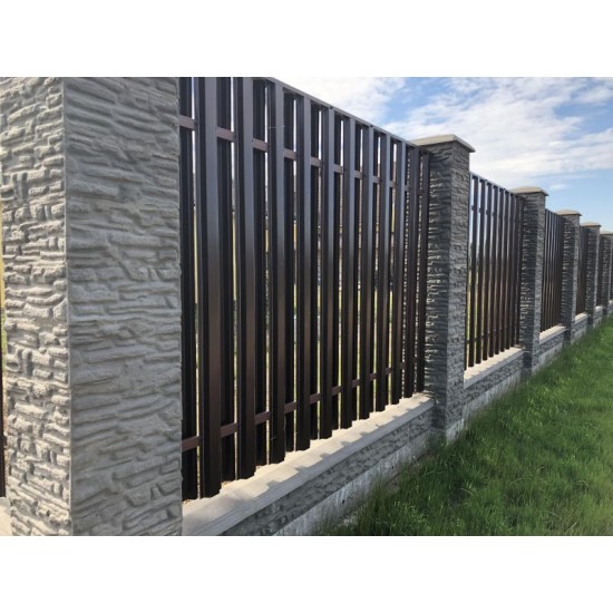 Коричневый забор из металлического штакетника на каменных столбах - Компания «Металлстрой32»