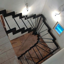 Лестница из металла на 2 этаж